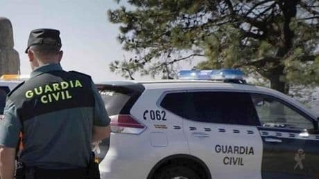 Detienen a un médico de Alicante por grabar a pacientes sin su consentimiento con cámaras camufladas en las llaves de su coche