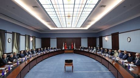 AK Parti MYK toplanıyor: Gündemde yeni anayasa, terörsüz Türkiye süreci ve yerel yönetimler var
