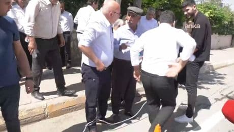 Mahmut Tanal, Tutdere'nin ev hapsi cezasına tepki olarak ayağına ip bağladı