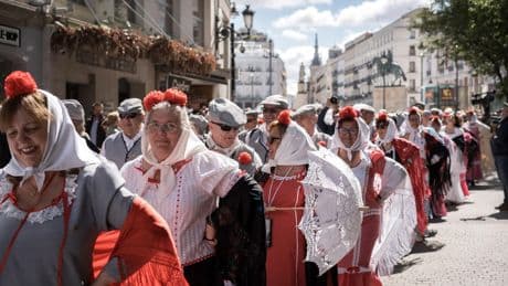 Cibeles y la Pradera se preparan para un día de San Isidro con la lluvia como invitada