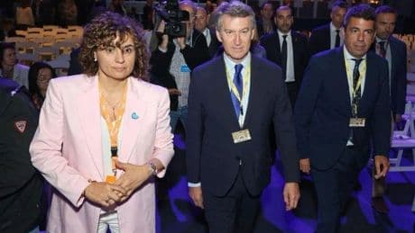 Mazón, preguntado sobre qué le parece que Von der Leyen reciba a víctimas de la dana: «Me parece que me tengo que ir de viaje»