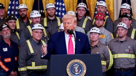 «Les annonces des grands groupes ressemblent à des coups de com’» : Trump peut-il vraiment réindustrialiser les États-Unis ?
