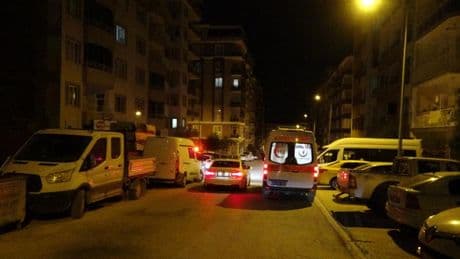 Yakınlarının haber alamadığı yaşlı kadın evinde yarı çıplak halde ölü bulundu