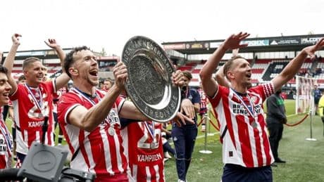 Figuraccia Farioli, &egrave; il 5 maggio dell'Ajax: buttato un campionato, trionfa il Psv di Perisic