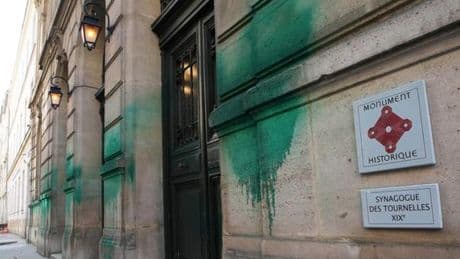 Jets de peinture sur des lieux juifs : les trois hommes arrêtés sont de nationalité serbe