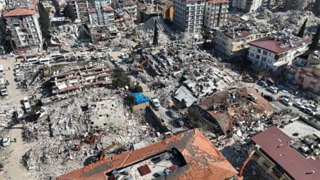 Yeni bir 'göç' hazırlığı mı var? Depremzedelerin avukatından dikkat çeken soru: 'Hatay'da ihtiyaç fazlası konut yapılıyor, bu konutları kimlere yapıyorsunuz?'
