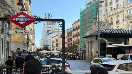 La Policía reduce a un hombre en la Gran Vía que amenazaba con causar una explosión con bombonas de butano
