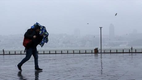Marmara'da kuvvetli rüzgar, Doğu'da sağanak