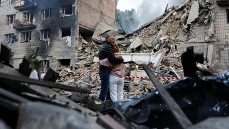 En direct, guerre en Ukraine : au moins 14 morts dans des frappes russes sur Kiev