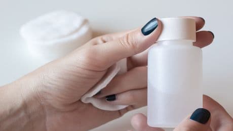 Kein Nagellackentferner zur Hand? Diese Hausmittel können helfen