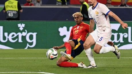 Lamine Yamal baila ante Dembélé y Mbappé