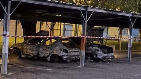 Coches incendiados y disparos: la Fiscalía francesa investiga ataques contra varias cárceles del país