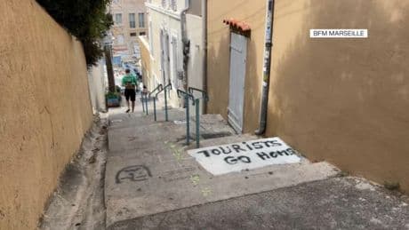 "Tourists go home": à Marseille, les touristes ne sont plus les bienvenus