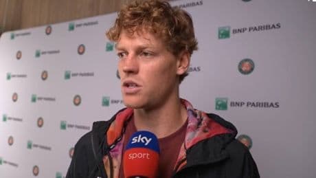 &quot;Alcaraz favorito&quot;: Sinner, pretattica Roland Garros e il &quot;piacevole problema&quot; in conferenza