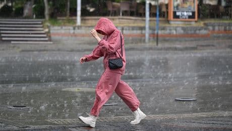 Meteoroloji 2 kenti uyardı: Kuvvetli rüzgar ve sağanak bekleniyor