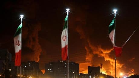 Israel golpea de nuevo Teherán e Irán redobla su desafío y alerta a los israelíes: "Abandonen su país para salvar la vida"