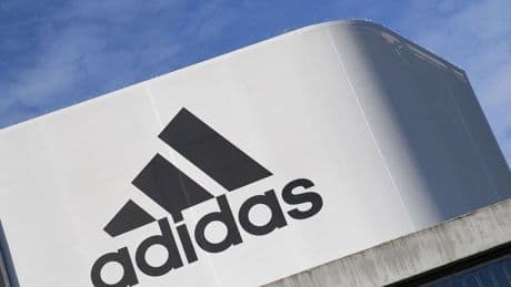 Atene contro Adidas: polemica per la pubblicità sull’Acropoli