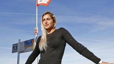 La surfista Lucía Martiño, «rota en pedazos»: anuncia su boda y su pareja rompe el compromiso a los 3 meses