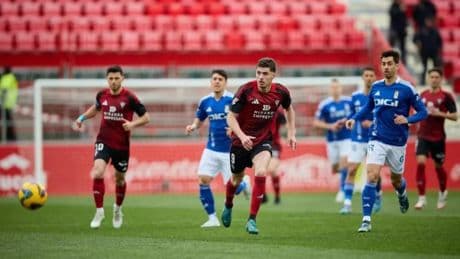 El Mirandés vuelve a acogerse a la historia para obrar el milagro del ascenso ante un Real Oviedo que tiene todo a su favor