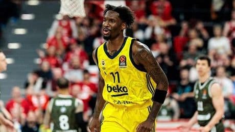 Nigel Hayes-Davis, normal sezonun en iyi 5'ine seçildi