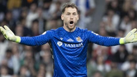 Remiro no buscará la salida de la Real Sociedad, pero atenderá al interés del mercado