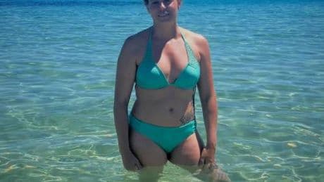 "Che figata il mare in Sardegna, ma i referendum...". L'incredibile post della Salis