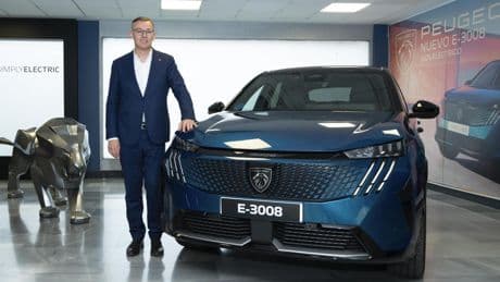 Alain Favey (Peugeot): "No es viable lanzar un eléctrico de 20.000 euros, el acceso a la gama lo marca el 208"