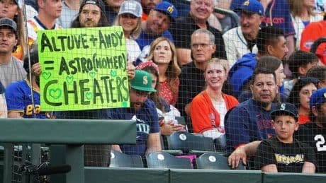 Umarmung mit Folgen: Tech-Manager nach „Kiss-Cam“-Eklat beurlaubt
