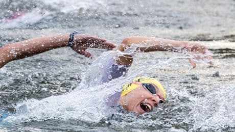 Mitten im Rennen! - Triathletin (20) rettet Mann das Leben
