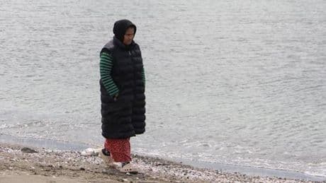 Samsun'da kayıp balıkçının eşi, 132 gündür sahilde umutla bekliyor