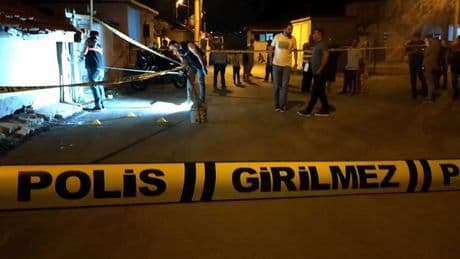 Edirne'de dehşet! Yaşlı adam eşine sinirlenip herkesin gözü önünde canına kıydı