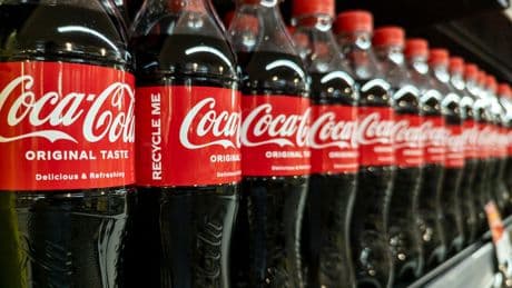 Droits de douane américains : une commune des Hautes-Pyrénées décide de ne plus acheter de Coca-Cola pour boycotter Trump
