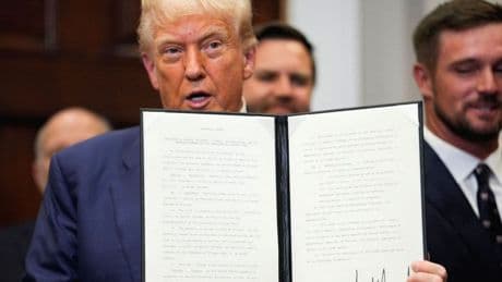 Dazi, Trump: “35% per l’Ue se non farà gli investimenti promessi”