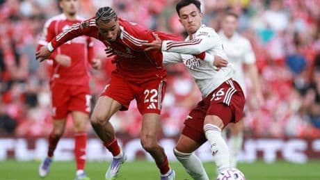 El Liverpool doblega al Arsenal y fortalece su liderato