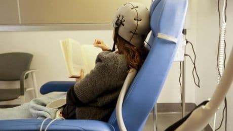 Así es el tratamiento con frío para evitar la caída del cabello en los tratamientos contra el cáncer