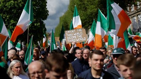 L’opération britannique « hisser les couleurs » s’exporte en Irlande et inquiète le gouvernement