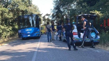 Sabaudia, 15enne in scooter travolto e ucciso da un bus Cotral: l'impatto mentre stava svoltando per raggiungere casa
