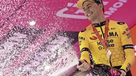 Olav Kooij waarschuwt concurrentie in oranje kleurende Giro d’Italia: ’We zijn nog niet klaar’