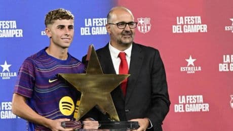 Fermín, Trofeo Estrella Damm a Mejor Jugador del Gamper: "Me quedo"