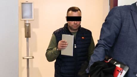 Jetzt muss er wieder ins Gefängnis - Knacki gibt sich als Knast-Chef aus für Auto-Betrug
