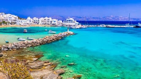 Tensions à Paros : après le mouvement des serviettes, les professionnels du tourisme se rebiffent
