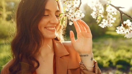 Del retorno a la infancia a mejorar el estado de ánimo: estos son los perfumes más deseados en primavera