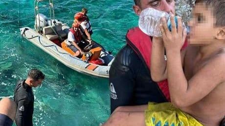 8 kişinin bulunduğu tekne battı! Denizin ortasında can pazarı: 2 çocuk saatler sonra bulundu