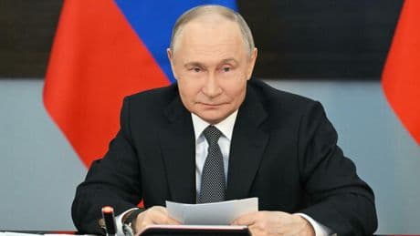 «La Russia pronta a schierare armi nucleari nello spazio», allarme Nato. Rutte: «Potrebbe distruggere centinaia di satelliti con un solo attacco»