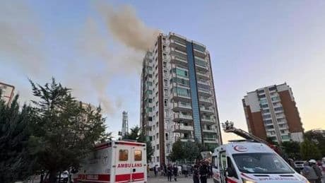 Son dakika haberi... Diyarbakır'da 13 katlı apartmanda yangın: 2'si çocuk 3 kişi hayatını kaybetti