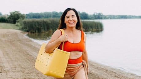 Zo wordt poepen op vakantie makkelijker: ’Zet steeds hetzelfde liedje op als je naar de wc gaat’