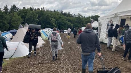 Starkregen in der Eifel: Campingplätze bei Rock am Ring versinken im Schlamm