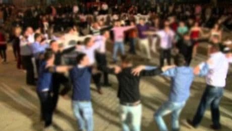 Halaya davetsiz girdi, kına gecesi karıştı: Çok sayıda yaralı var