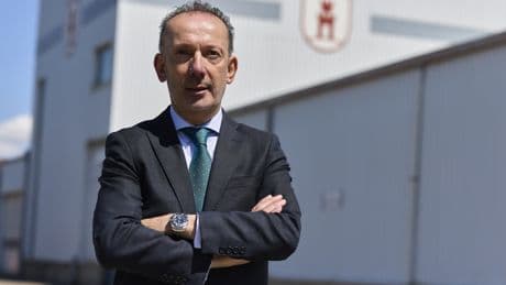 Azkoyen gana un 7,5% más y reorganiza café y pagos