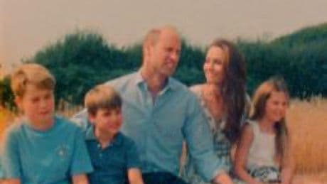 Kate Middleton e William d’Inghilterra in fuga da tutti per le vacanze coi tre figli